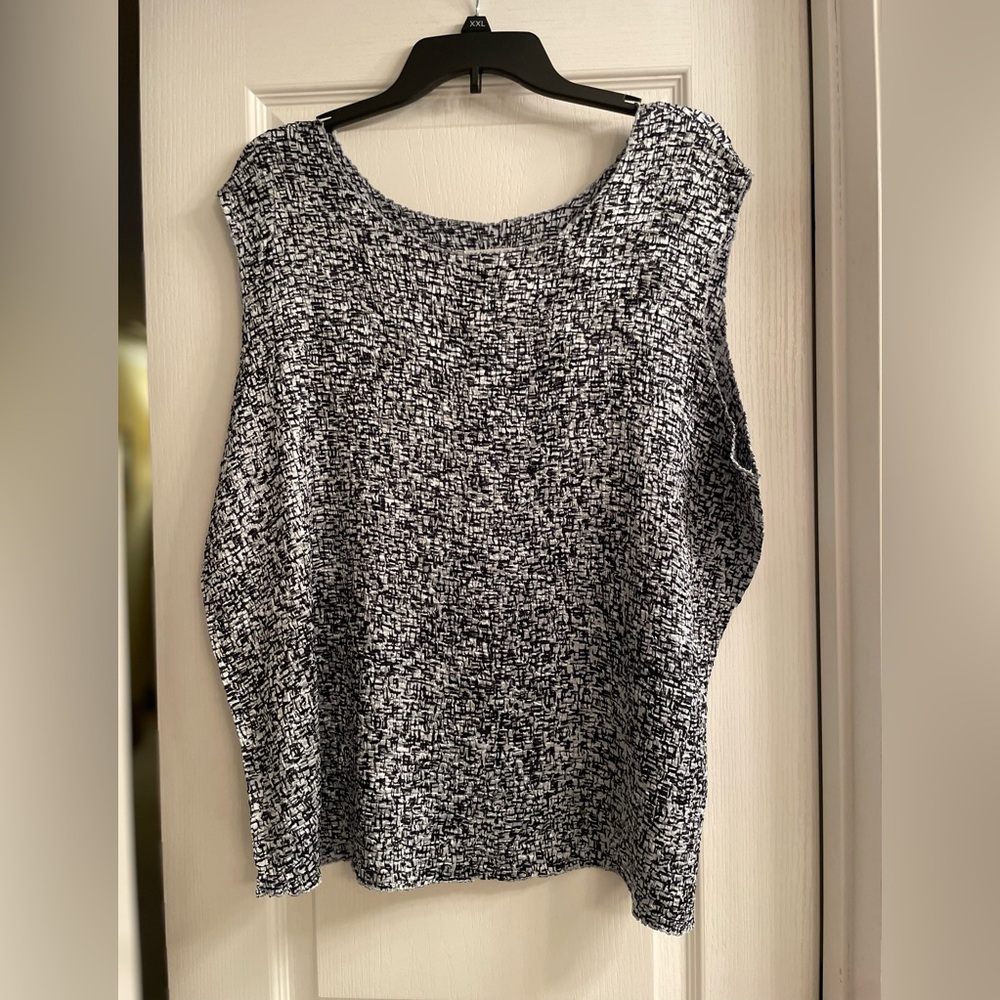 August Max Monochrome Textured sleeveless Top